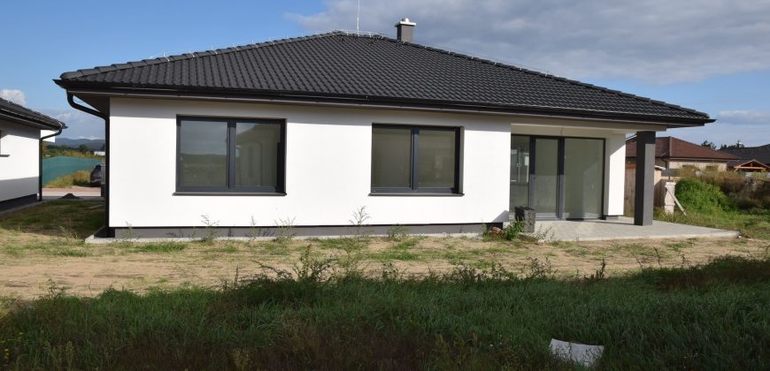 4-izbový bungalov s garážou v Zohore