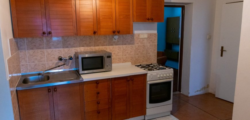 Nová cena ! 8 izieb, 2 kuchyne, pivnica, garáž u nás na Záhorí.