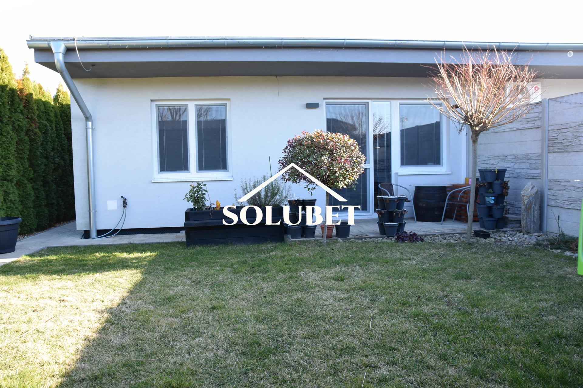 NOVÁ CENA! 3 izbový dom so zariadením, altánok….