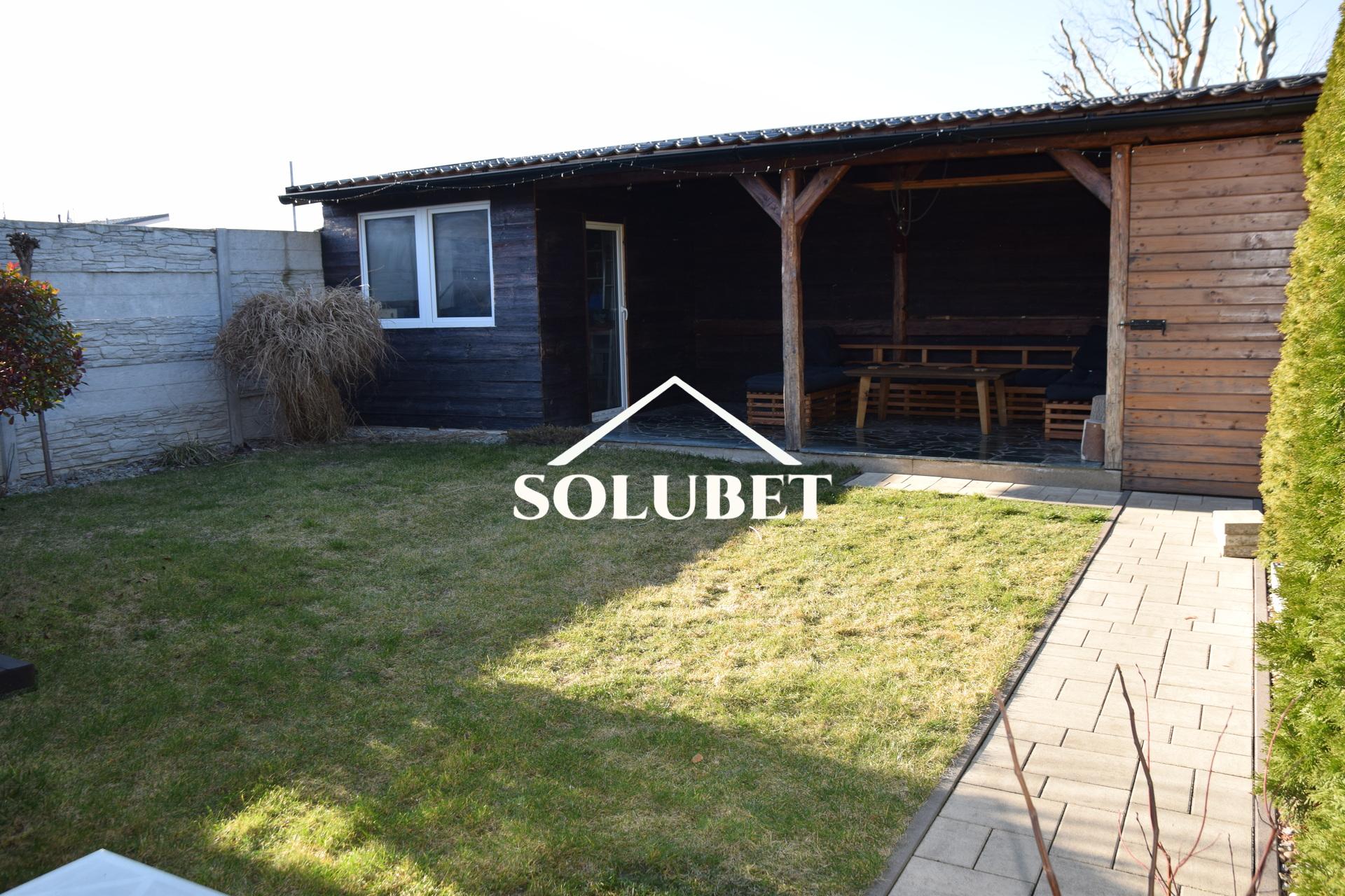 NOVÁ CENA! 3 izbový dom so zariadením, altánok….