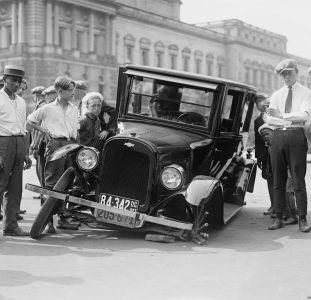 vintage-car-wrecked-grayscale-photo-78793